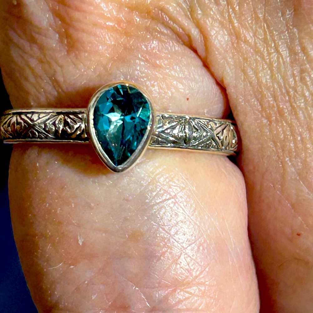 Vintage Elegant Teal Gemstone Ring